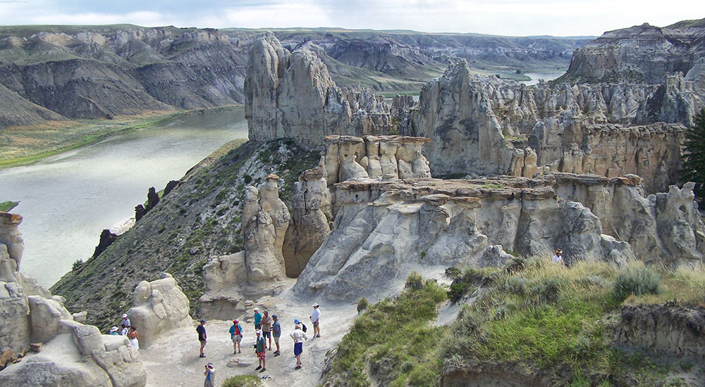 Missouri river hike to Hole in the Wall